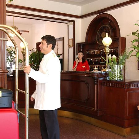 Hotel Milano Helvetia - In Centro Con Piscina Riccione Kültér fotó