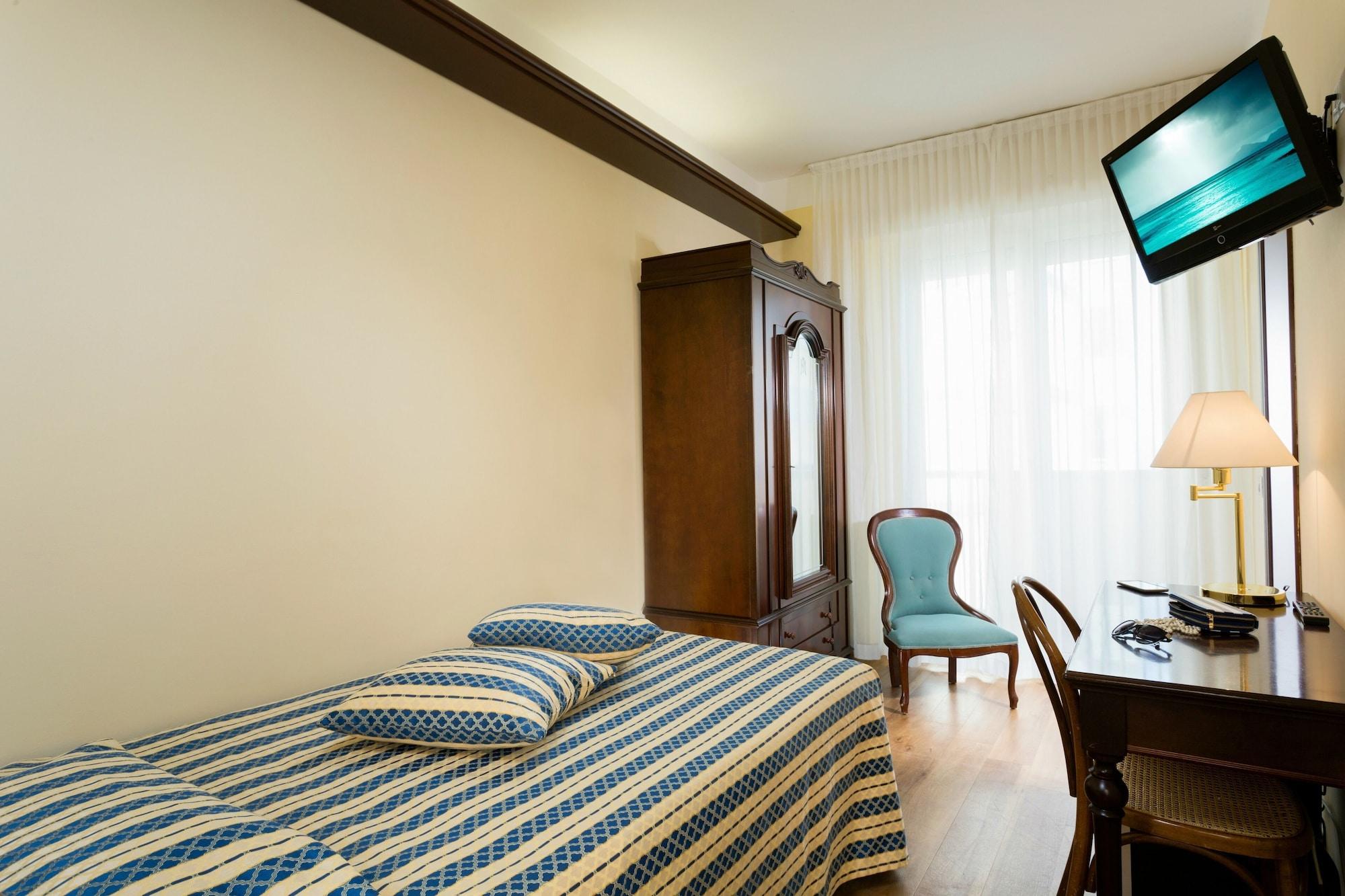 Hotel Milano Helvetia - In Centro Con Piscina Riccione Kültér fotó
