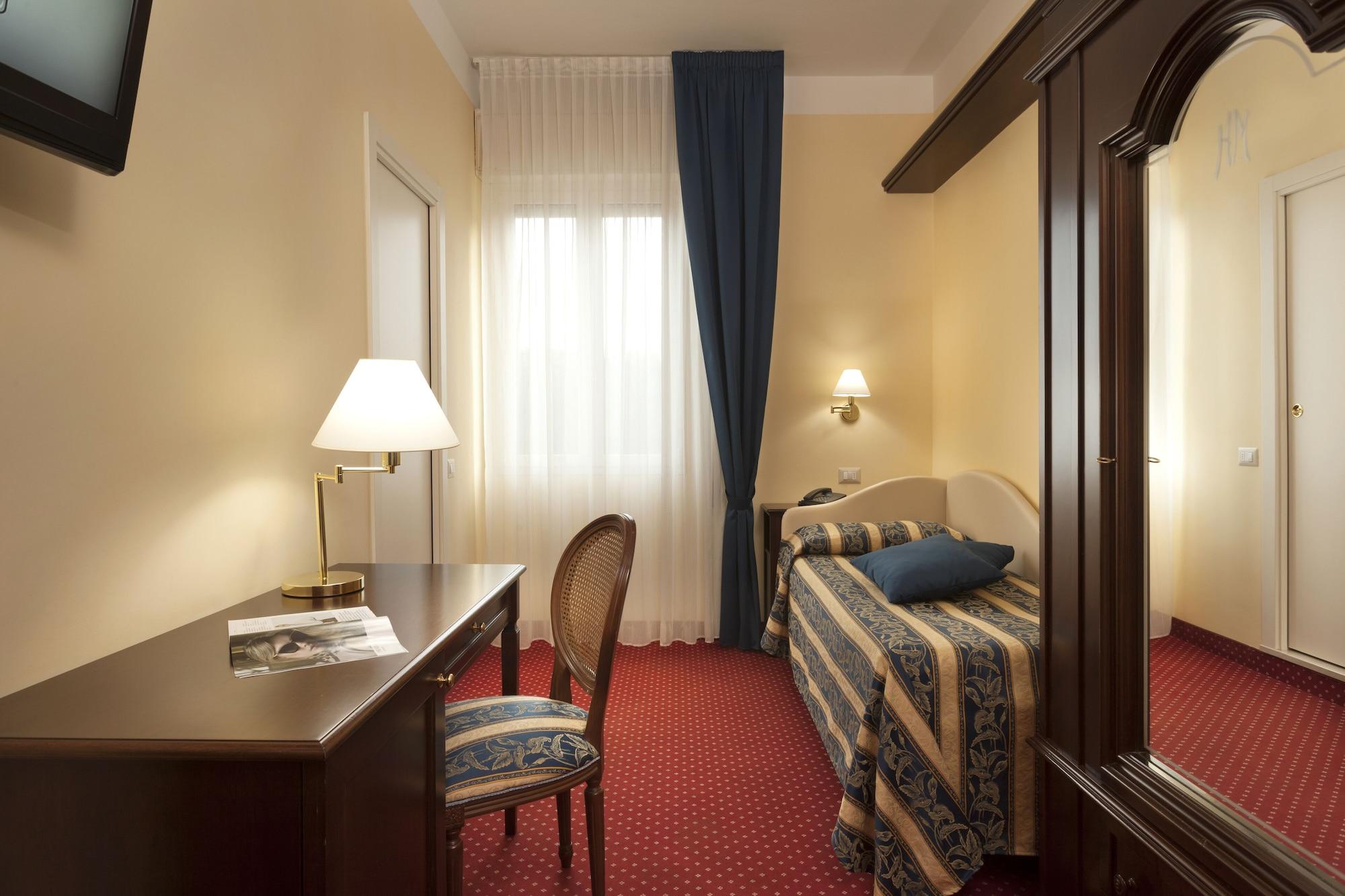 Hotel Milano Helvetia - In Centro Con Piscina Riccione Kültér fotó