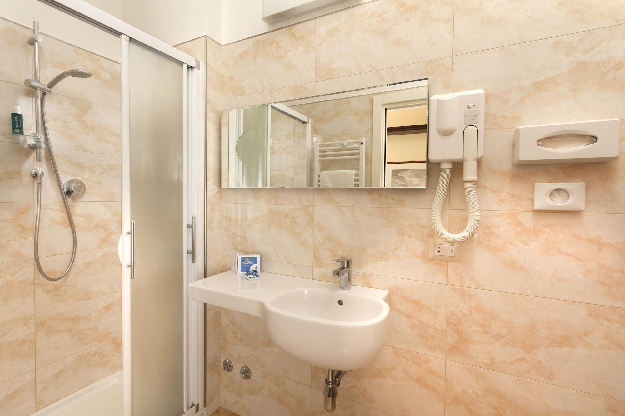 Hotel Milano Helvetia - In Centro Con Piscina Riccione Kültér fotó