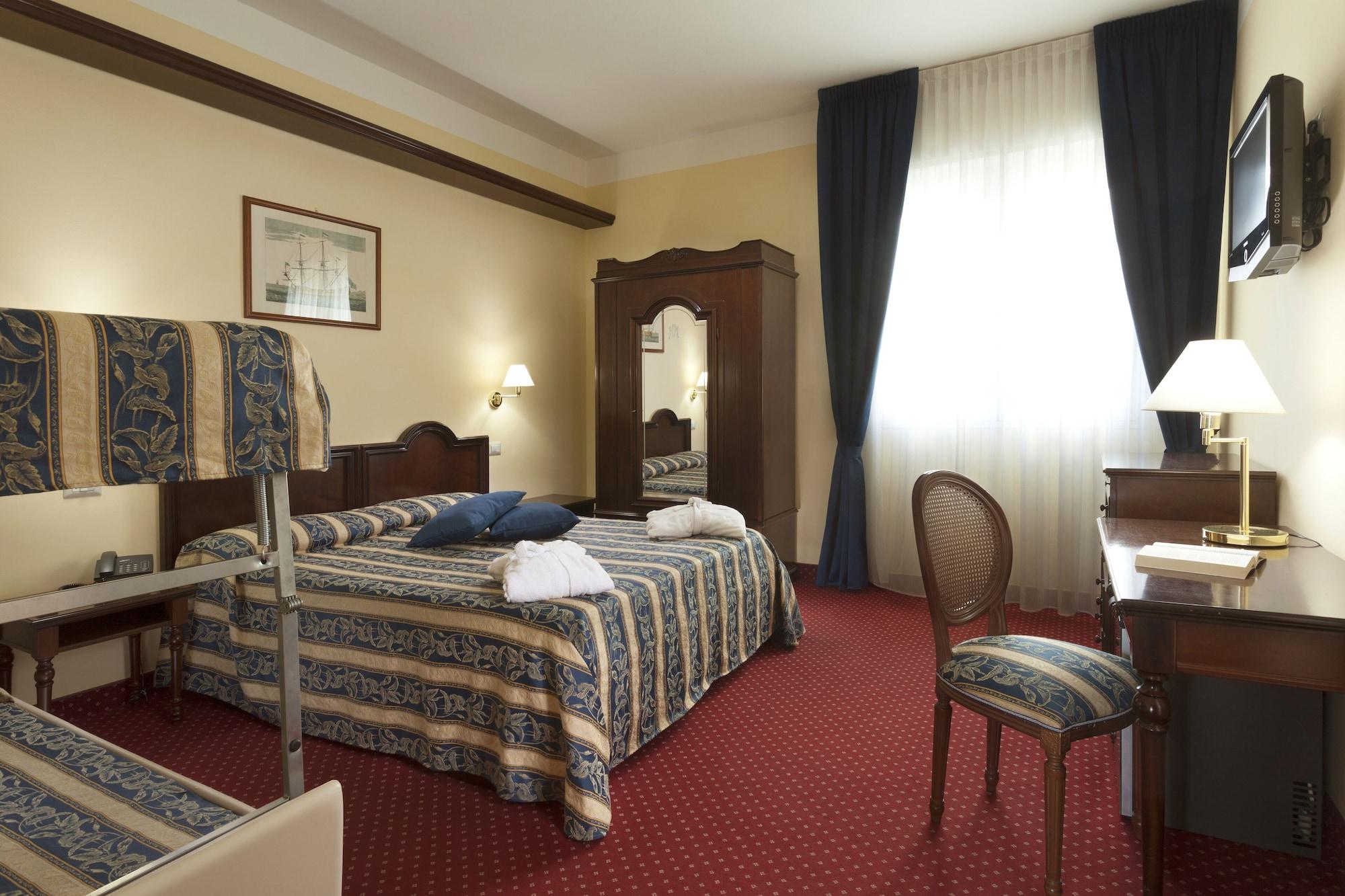 Hotel Milano Helvetia - In Centro Con Piscina Riccione Kültér fotó