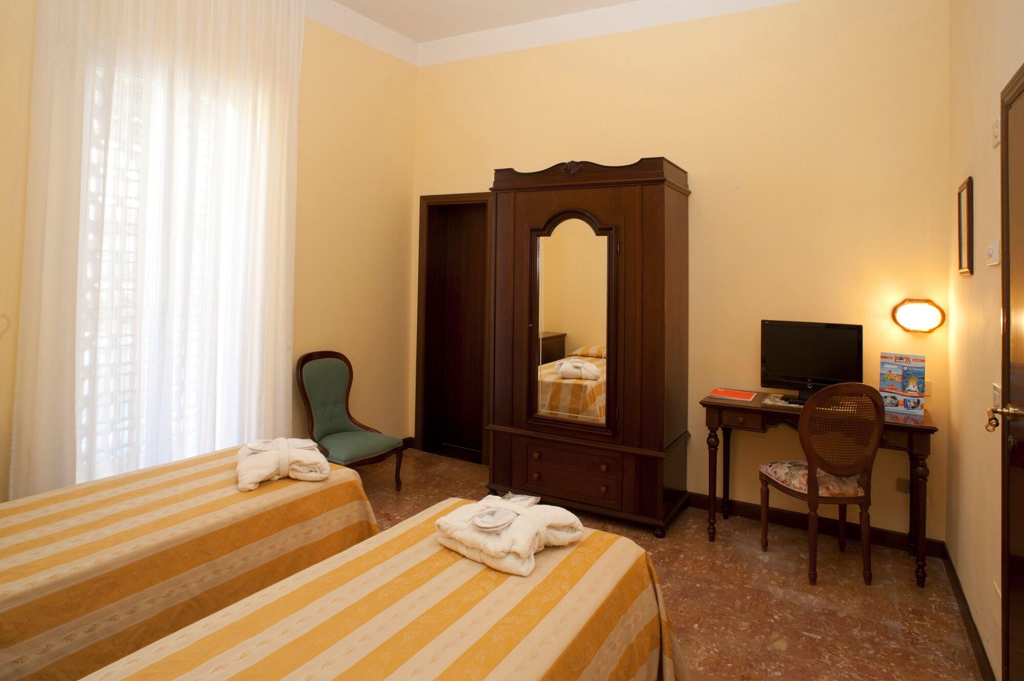 Hotel Milano Helvetia - In Centro Con Piscina Riccione Kültér fotó