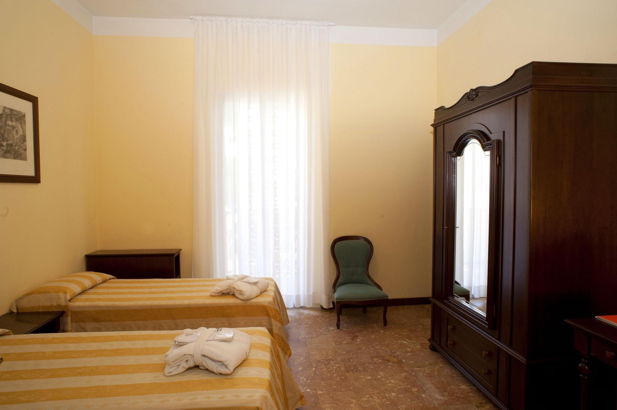 Hotel Milano Helvetia - In Centro Con Piscina Riccione Kültér fotó