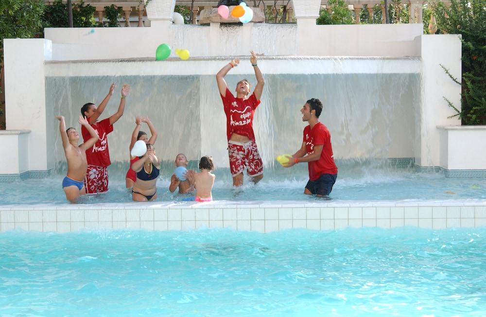 Hotel Milano Helvetia - In Centro Con Piscina Riccione Kültér fotó