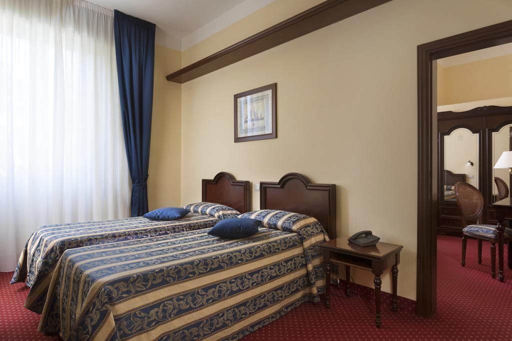 Hotel Milano Helvetia - In Centro Con Piscina Riccione Kültér fotó