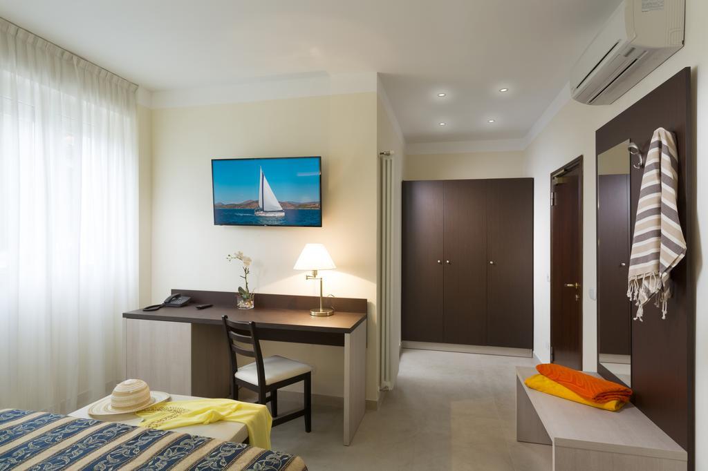 Hotel Milano Helvetia - In Centro Con Piscina Riccione Kültér fotó