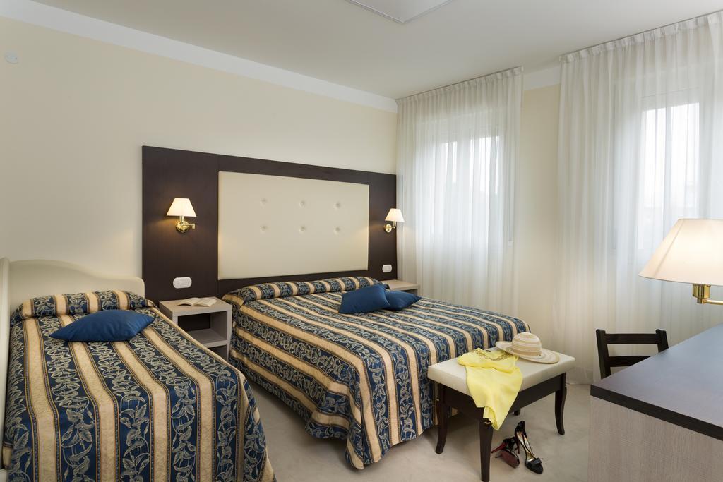 Hotel Milano Helvetia - In Centro Con Piscina Riccione Kültér fotó