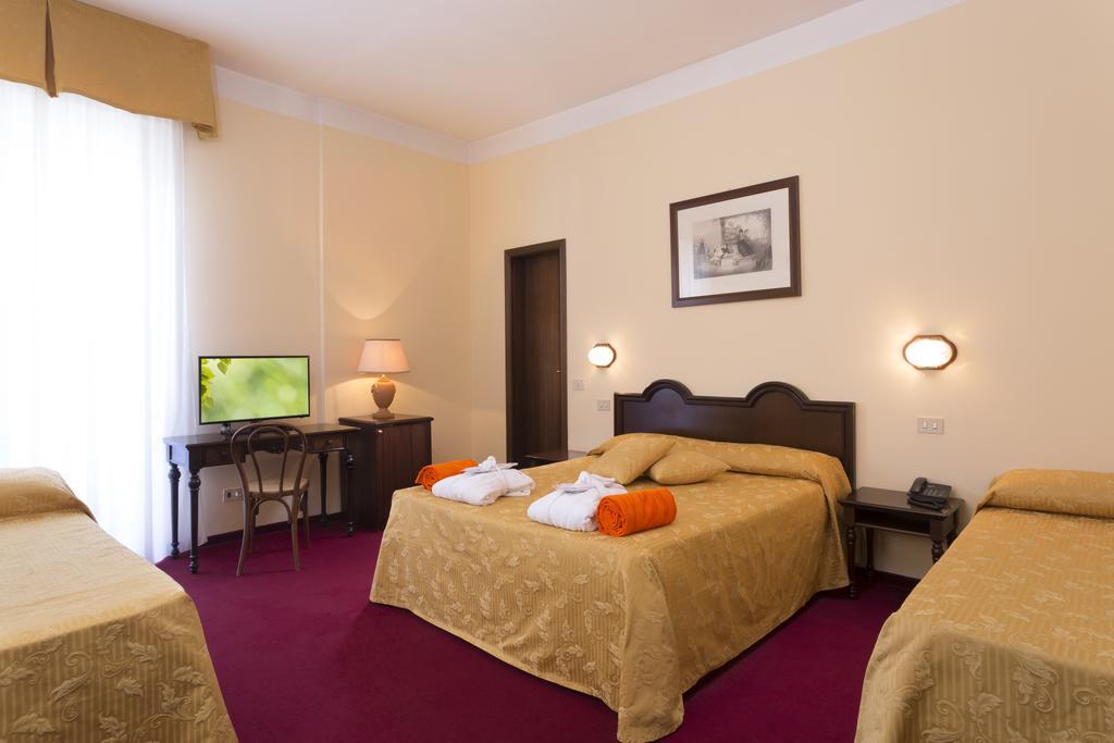 Hotel Milano Helvetia - In Centro Con Piscina Riccione Kültér fotó