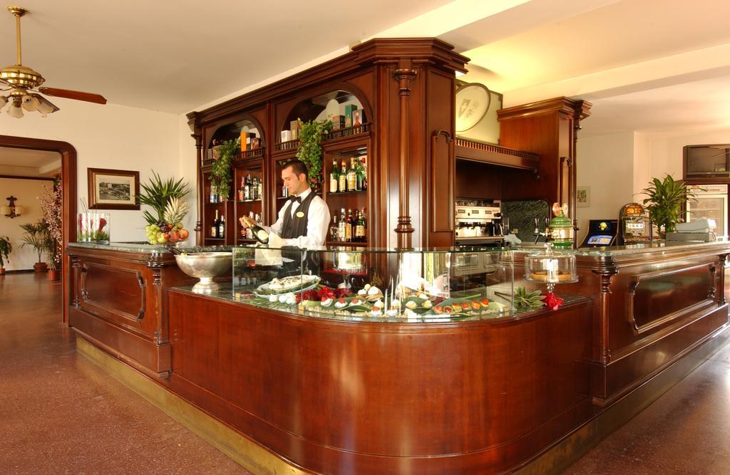Hotel Milano Helvetia - In Centro Con Piscina Riccione Kültér fotó
